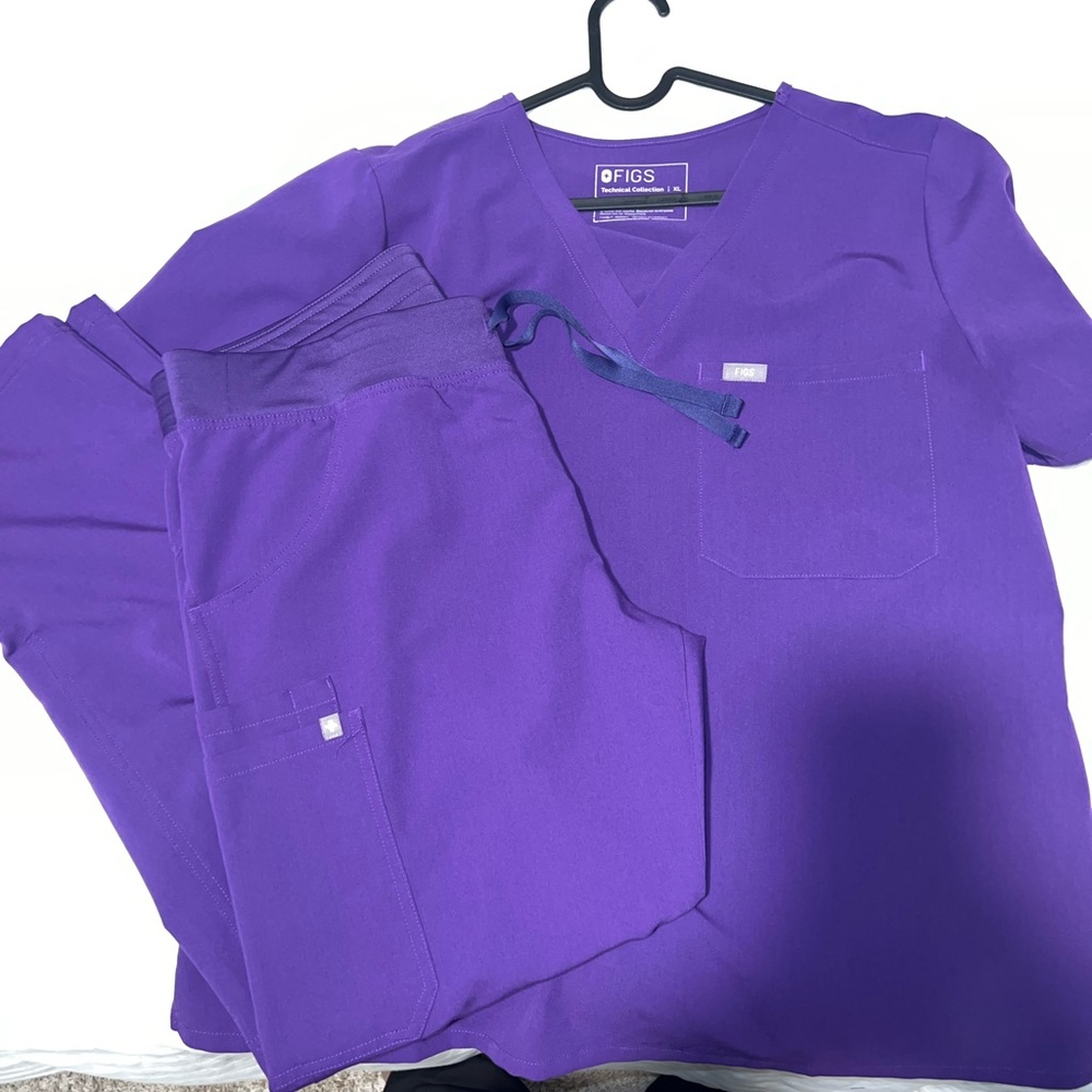 Figs Purple Scrub Set